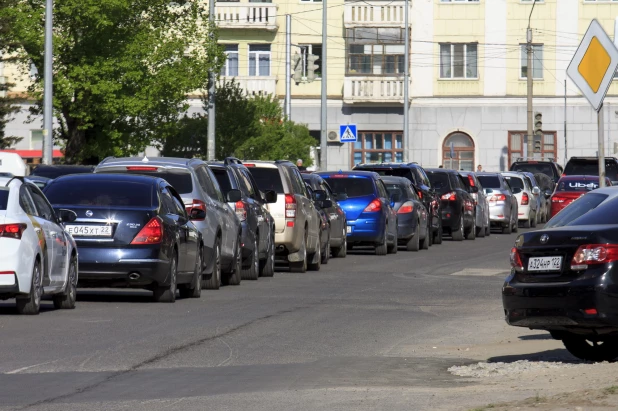 Первые большие пробки в Барнауле после закрытия моста на Новом рынке. Май 2022 года.