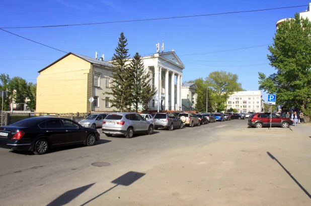 Первые большие пробки в Барнауле после закрытия моста на Новом рынке. Май 2022 года.