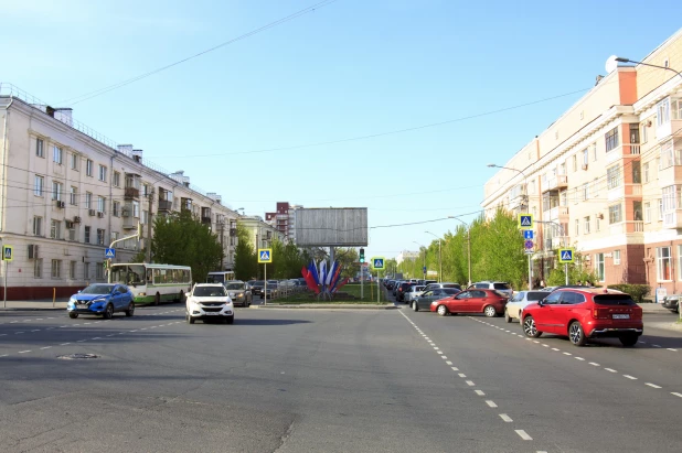 Первые большие пробки в Барнауле после закрытия моста на Новом рынке. Май 2022 года.