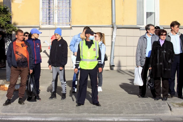 Первые большие пробки в Барнауле после закрытия моста на Новом рынке. Май 2022 года.