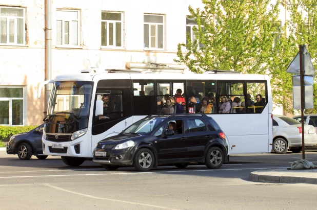 Первые большие пробки в Барнауле после закрытия моста на Новом рынке. Май 2022 года.