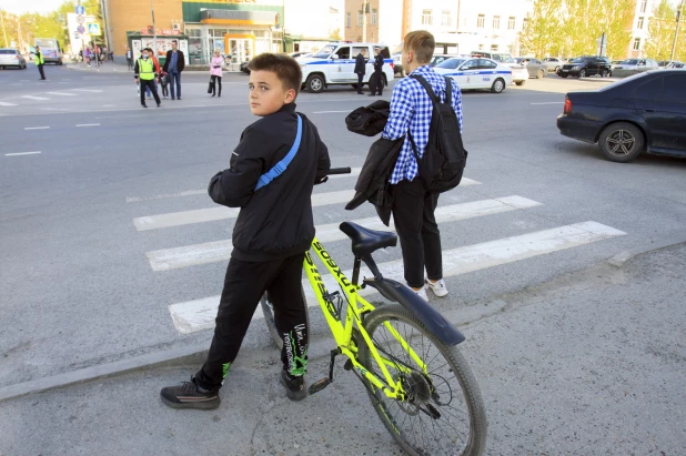 Первые большие пробки в Барнауле после закрытия моста на Новом рынке. Май 2022 года.