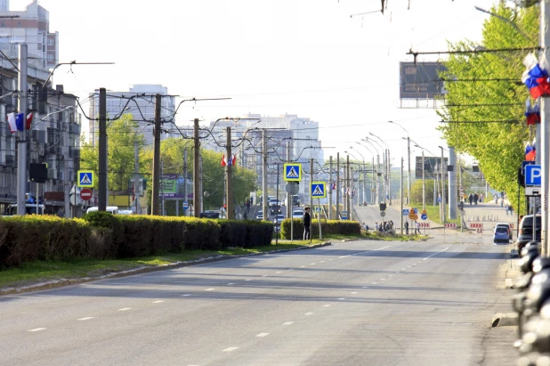 Первые большие пробки в Барнауле после закрытия моста на Новом рынке. Май 2022 года.