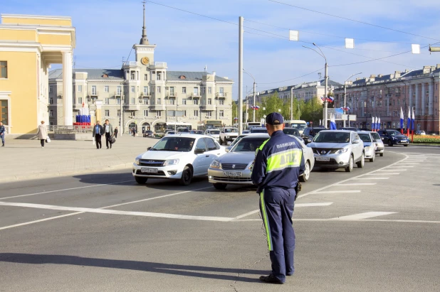 Первые большие пробки в Барнауле после закрытия моста на Новом рынке. Май 2022 года.