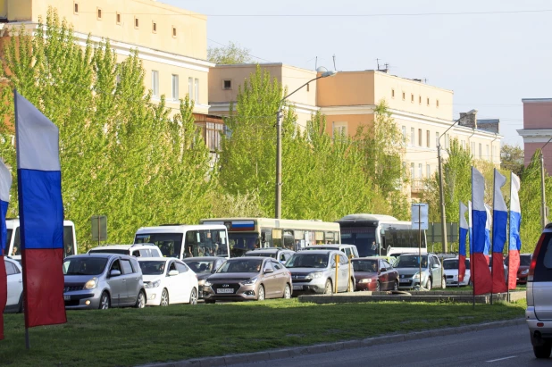 Первые большие пробки в Барнауле после закрытия моста на Новом рынке. Май 2022 года.