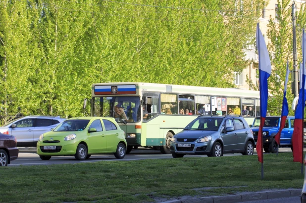 Первые большие пробки в Барнауле после закрытия моста на Новом рынке. Май 2022 года.