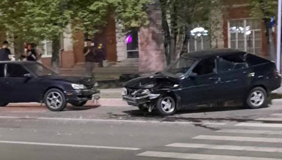 Молодой водитель без прав устроил ДТП в центре Барнаула