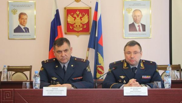 Первый заместитель начальника ГУФСИН по Новосибирской области Евгений Попов (слева)