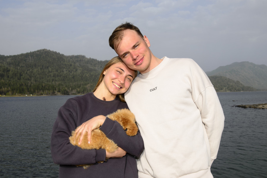 Иван Якимушкин с супругой Ольгой Кучерук зарегистрировали брак за несколько поездки на Алтай.