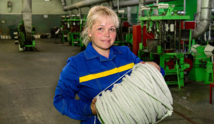 Наталья Половинкина, изготовитель набивок 3-го разряда, текстильный цех завода АТИ.