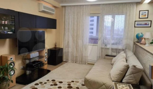Квартира-«лабиринт» с четырьмя балконами продается на ул. Партизанская, 105 за 8,85 млн рублей.