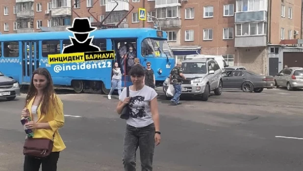 Московский трамвай попал в ДТП в Барнауле
