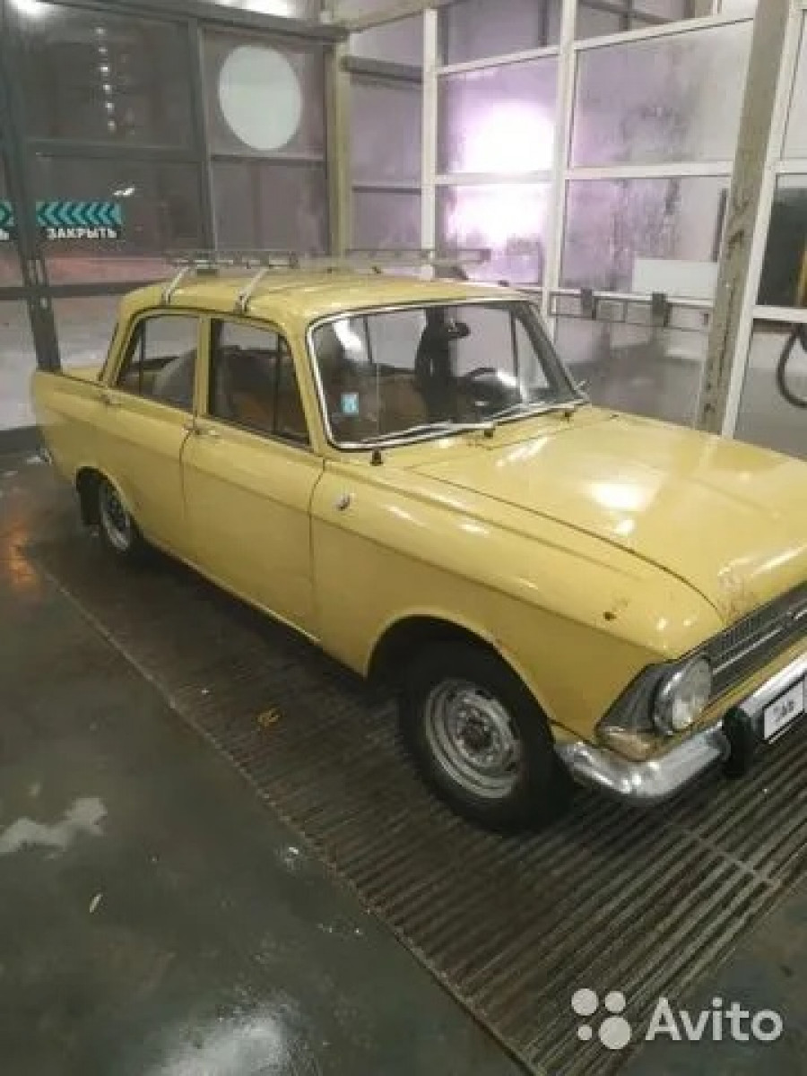 Лимонный «Москвич 412» 1981 года выпуска продают в Барнауле за 45 тыс. рублей.