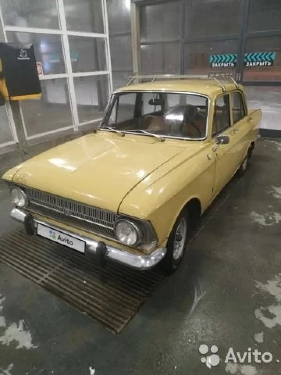 Лимонный «Москвич 412» 1981 года выпуска продают в Барнауле за 45 тыс. рублей.