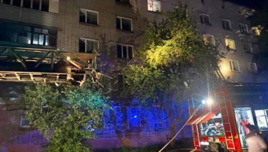 В Новоалтайске загорелась квартира в пятиэтажке
