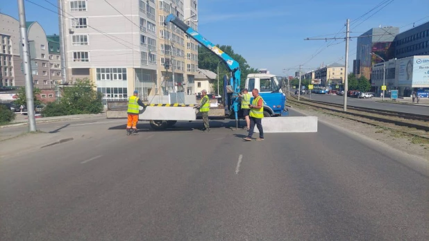 Перекрытие моста на Новом рынке.