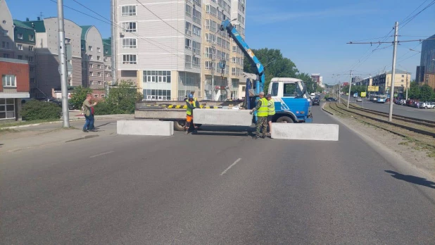 Перекрытие моста на Новом рынке.