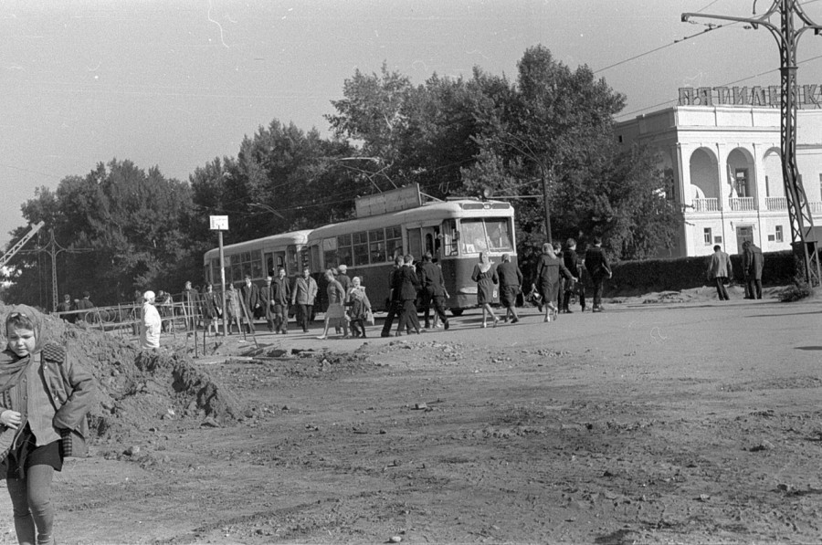 Трамвай на площади Октября, 1970-е.