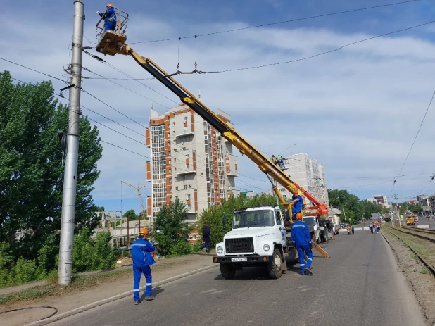 На мосту в районе Нового рынка начался демонтаж.