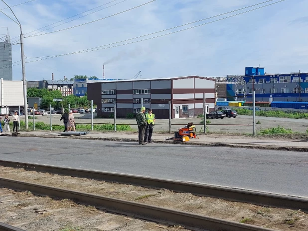 На мосту в районе Нового рынка начался демонтаж.