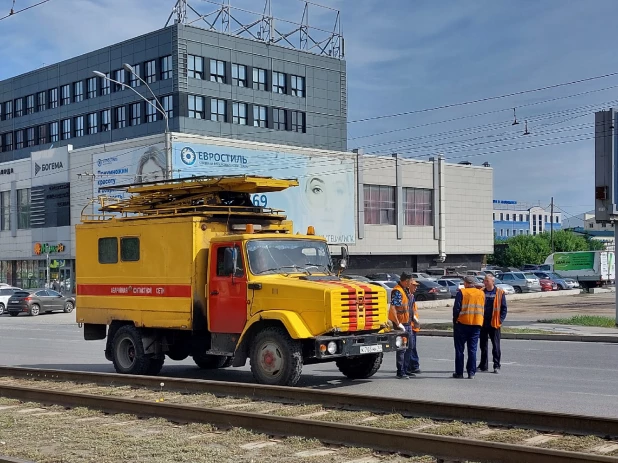 На мосту в районе Нового рынка начался демонтаж.