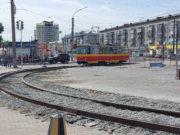 На мосту в районе Нового рынка начался демонтаж.