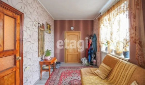  10-комнатный особняк за 8,2 млн рублей, оформленный в уютном ретро-стиле, продается в Научном городке, на ул. Весенняя, 21.