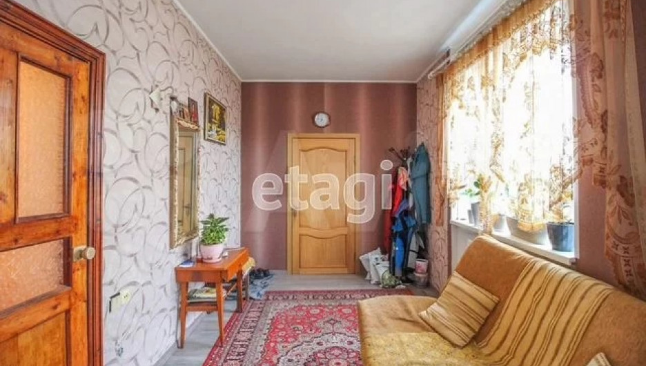  10-комнатный особняк за 8,2 млн рублей, оформленный в уютном ретро-стиле, продается в Научном городке, на ул. Весенняя, 21.
