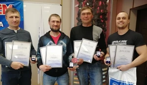 Победители конкурса профессионального мастерства среди машинистов коксового цеха.