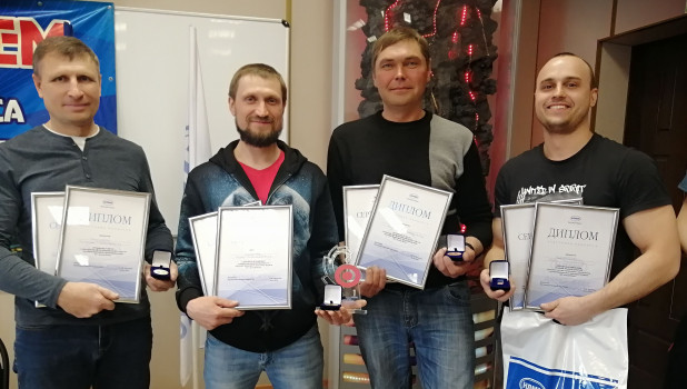 Победители конкурса профессионального мастерства среди машинистов коксового цеха.