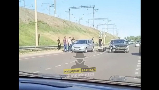 Авария с четырьмя автомобилями произошла на выезде из Барнаула