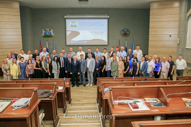 Награждение самых успешных представителей бизнес-сообщества в День российского предпринимательства.