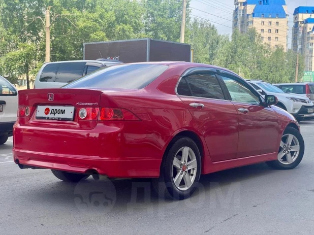 Седан Honda Accord 2007 года выпуска продается в Барнауле за 625 тыс. рублей.