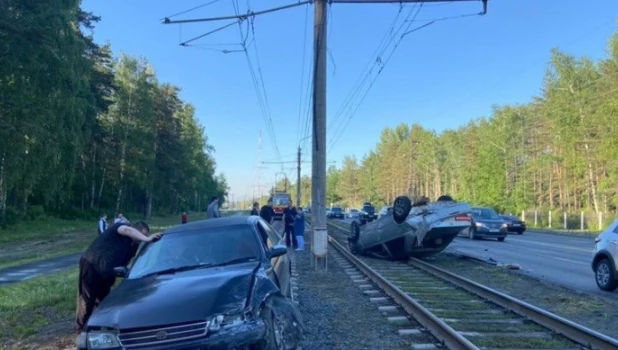 ДТП на Змеиногорском тракте в Барнауле. 