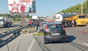 Авария с "КамАЗом" в Барнауле.