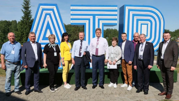 Церемония открытия молодежного образовательного форума «Алтай. Территория развития».