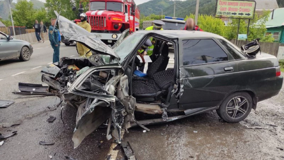 Жесткое автопобоище с четырьмя пострадавшими произошло на алтайской трассе