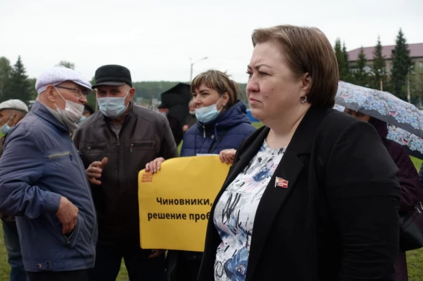 Митинг за смену главного врача Троицкой ЦРБ.