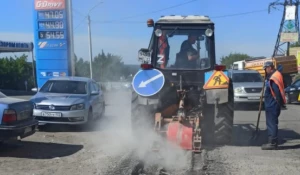 Дороги ремонтируют в Барнауле.