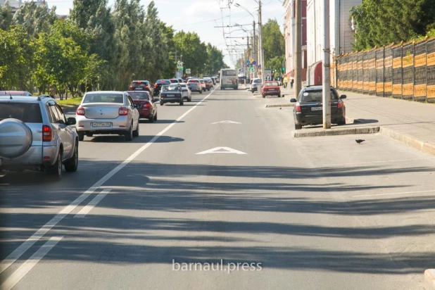 Депутаты и общественники проверили эффективность выделенных полос в Барнауле.