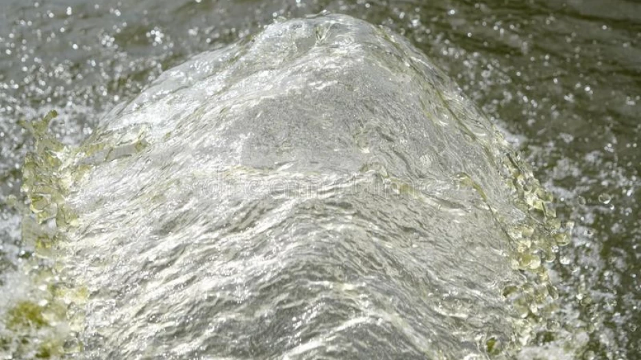 Вода. Поток воды.