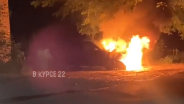 В Барнауле ночью сгорел автомобиль.
