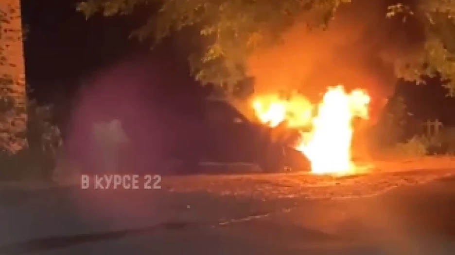 В Барнауле ночью сгорел автомобиль.