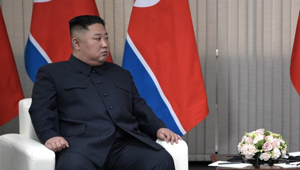 Ким Чен Ын впервые показал свою дочь на публике 