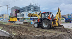 В Барнауле рядом с мостом строят второе трамвайное кольцо. 16.06.2022.