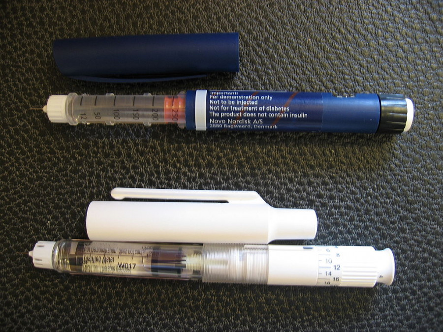Шприц-ручка с инсулином.