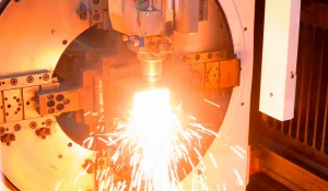 На заводе "Алтай-Тент" запустили самый большой в России трубный лазер.