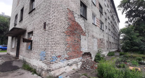 Жители Новоалтайска жалуются на аварийное состояние жилого дома на ул. Вагоностроительная, 32.