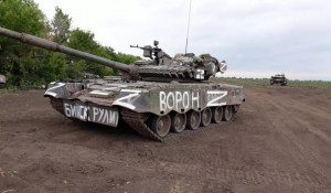 Танк с надписью «Бийск рулит» заметили на Украине.