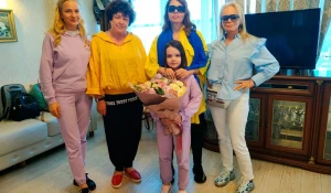 Лариса Долина и семья Роберта Рождественского прилетели на Алтай 24.06.2022.
